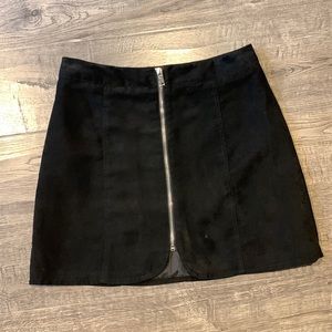 H&M A-line black zip up mini skirt | size xs
